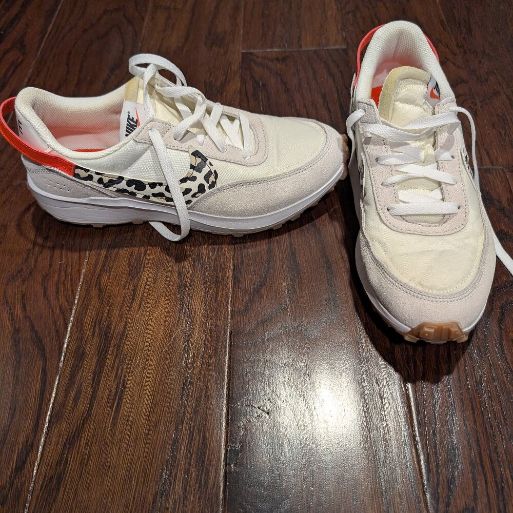 Nike Women's Waffle Debut
